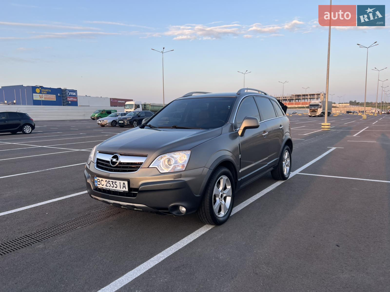 Доброго дня ! В 2019 р. авто було пригнано з Німеччини ! Авто на зимові гумі , в авто нічого робити непотрібно !
Я один власник (перереєстрація це була формальність), авто доглянуте , в авто не курили .Детальніше по телефону або при зустрічі !!! Початок експлуатації 26.09.2007 р.