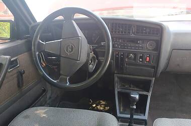 Седан Opel Ascona 1986 в Староконстантинове