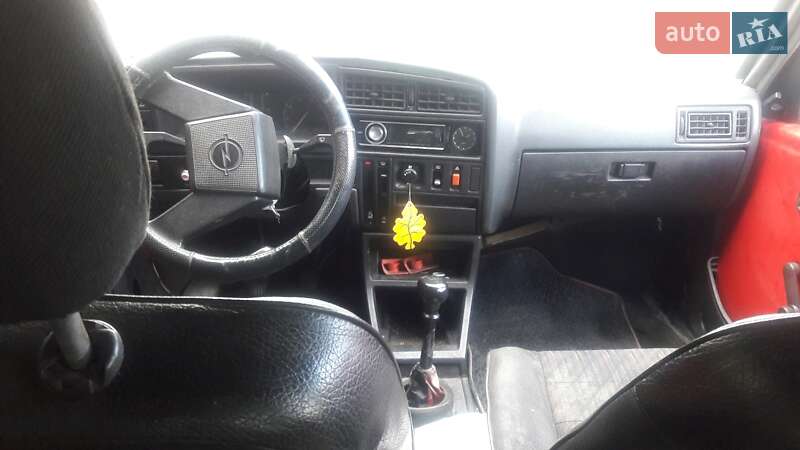 Opel Ascona 1986