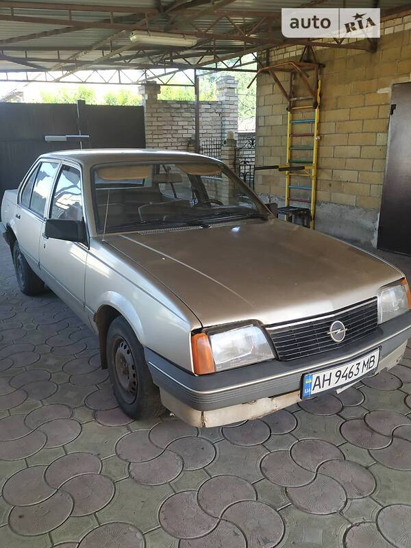 Седан Opel Ascona 1987 в Константиновке