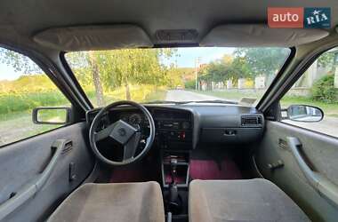 Хэтчбек Opel Ascona 1987 в 