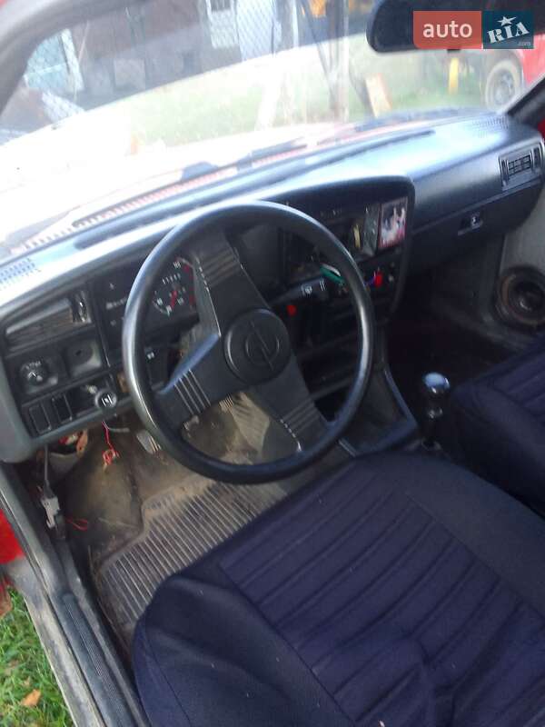 Седан Opel Ascona 1983 в Львове