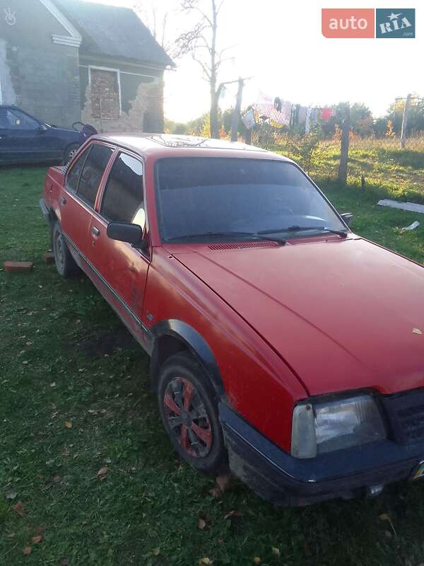 Седан Opel Ascona 1983 в Львове