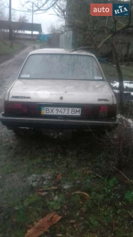 Седан Opel Ascona 1988 в Белогорье