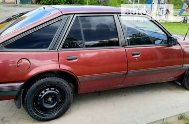 Хэтчбек Opel Ascona 1988 в 