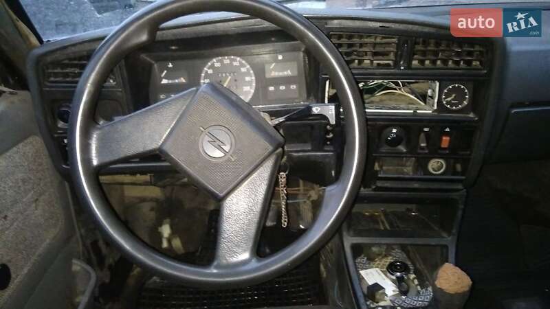 Седан Opel Ascona 1986 в Виноградове фото 6 Седан Opel Ascona 1986 в Виноградове