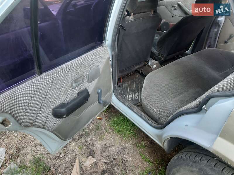 Седан Opel Ascona 1988 в Полтаве