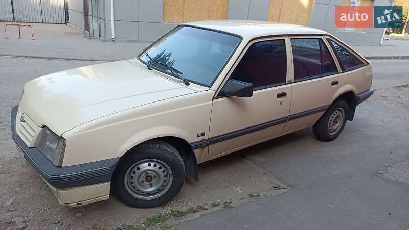 Хэтчбек Opel Ascona 1988 в Запорожье
