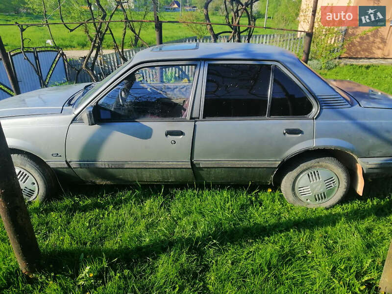 Седан Opel Ascona 1986 в Калуше