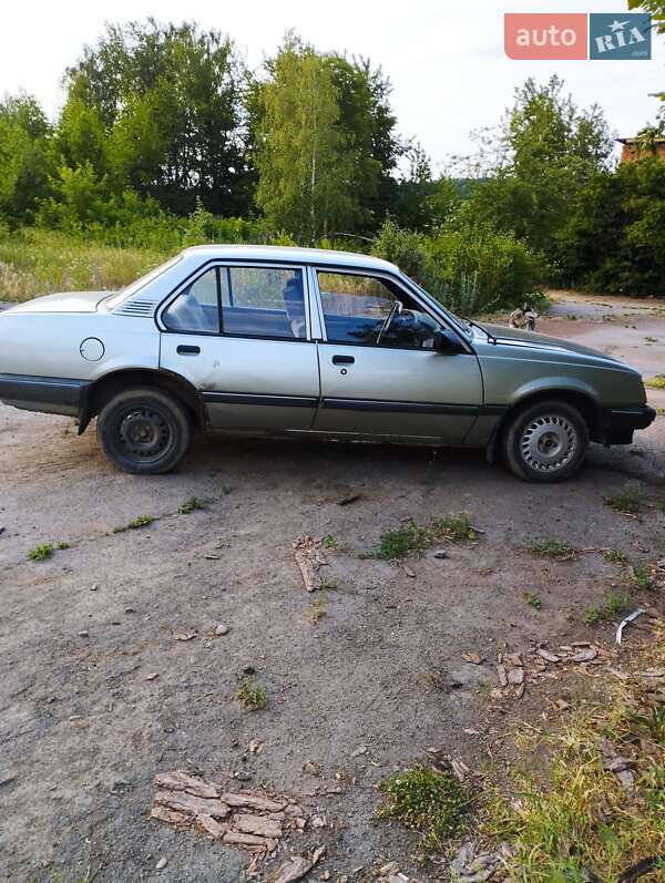 Седан Opel Ascona 1988 в Гайсине