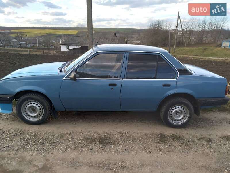Седан Opel Ascona 1985 в Кицмани