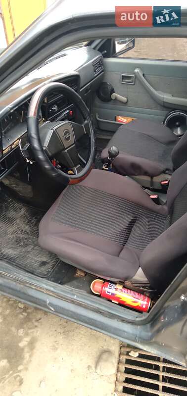 Хетчбек Opel Ascona 1986 в Івано-Франківську
