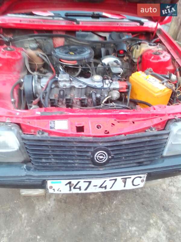 Седан Opel Ascona 1982 в Перемышлянах