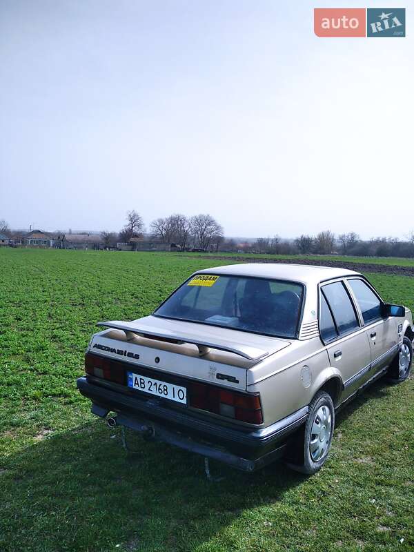 Седан Opel Ascona 1988 в Томашполе