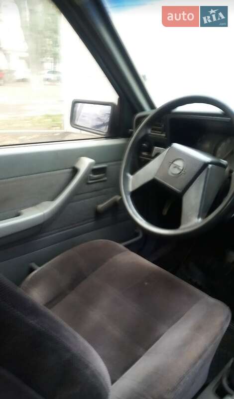 Седан Opel Ascona 1988 в Вінниці