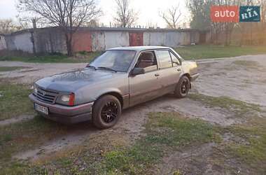 Седан Opel Ascona 1986 в Днепре
