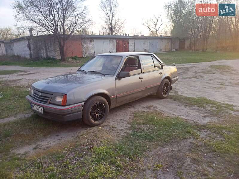 Седан Opel Ascona 1986 в Днепре