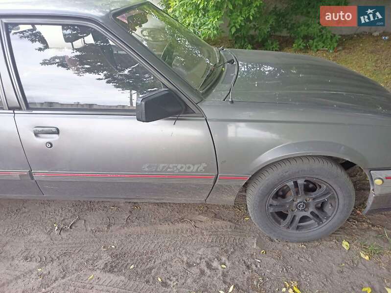 Седан Opel Ascona 1986 в Днепре