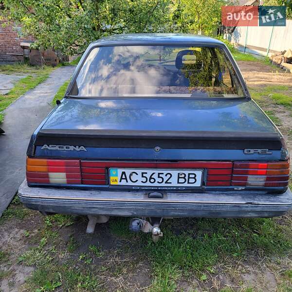 Седан Opel Ascona 1987 в Владимире