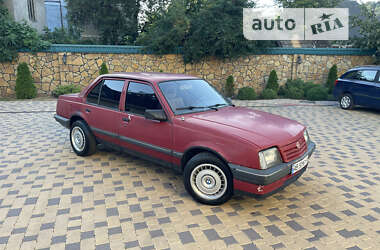 Седан Opel Ascona 1987 в Могилев-Подольске