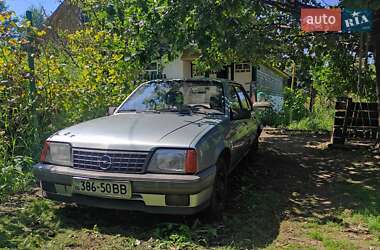 Седан Opel Ascona 1985 в Коростене