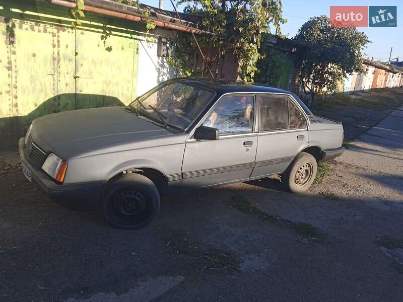 Седан Opel Ascona 1985 в 