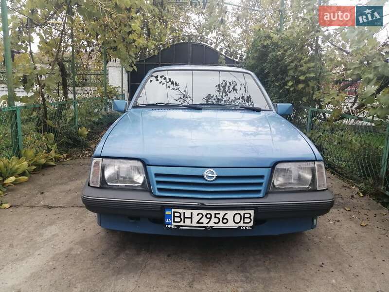 Седан Opel Ascona 1988 в Одессе