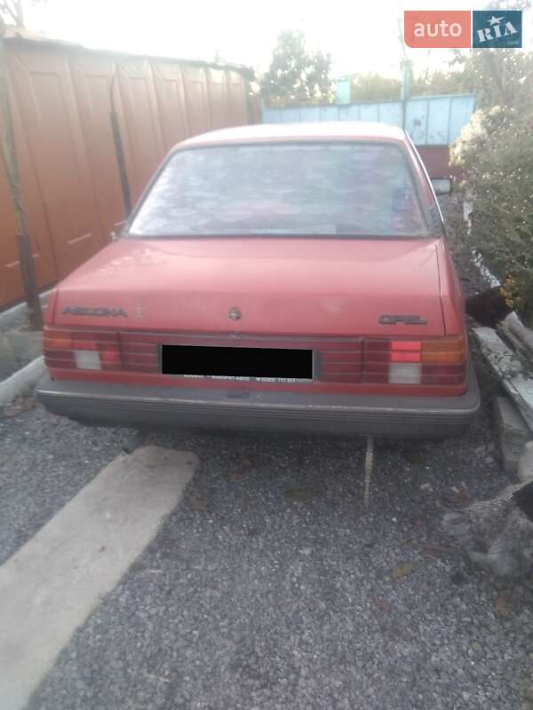 Седан Opel Ascona 1983 в Староконстантинове