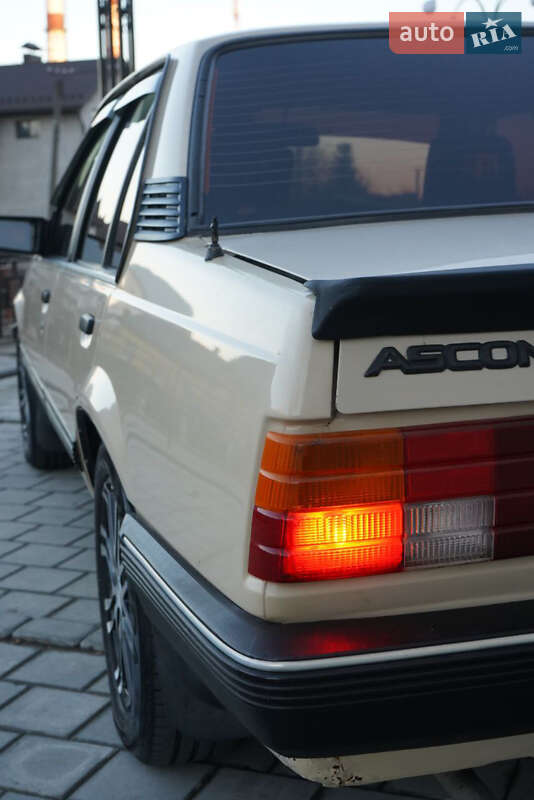 Седан Opel Ascona 1983 в Ивано-Франковске