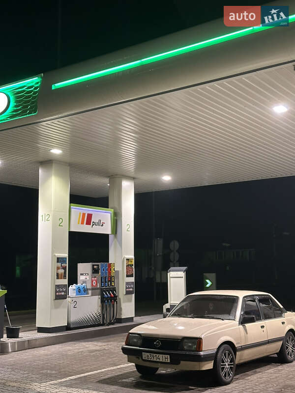 Седан Opel Ascona 1983 в Ивано-Франковске