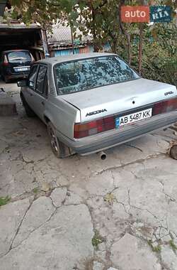 Седан Opel Ascona 1988 в Сокирянах