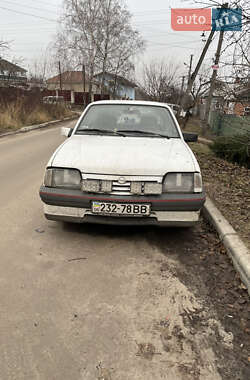 Седан Opel Ascona 1988 в Сумах