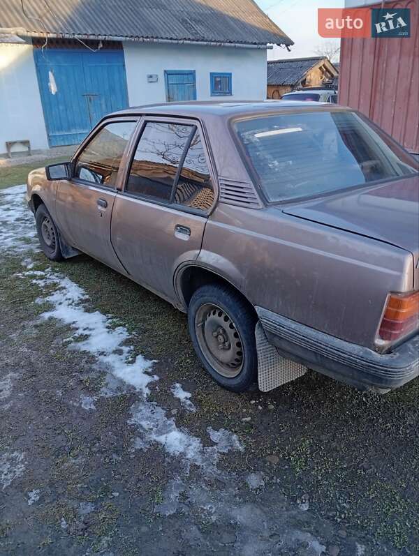 Седан Opel Ascona 1986 в Косове
