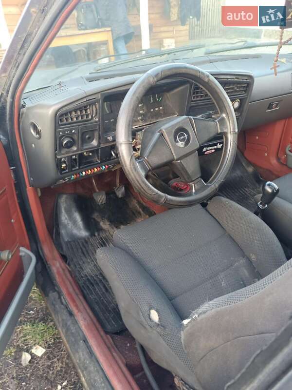 Седан Opel Ascona 1985 в Романове