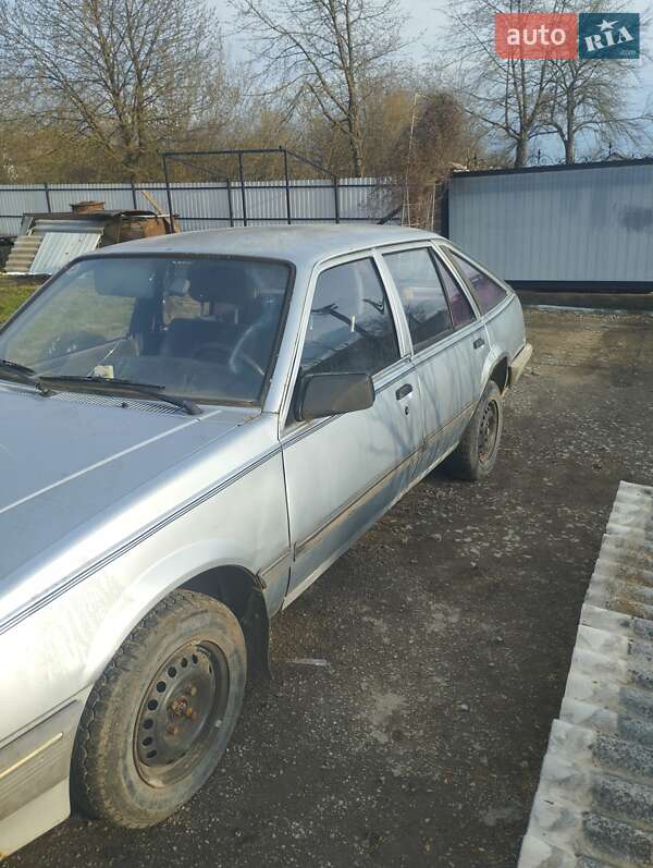 Хэтчбек Opel Ascona 1986 в Толстом