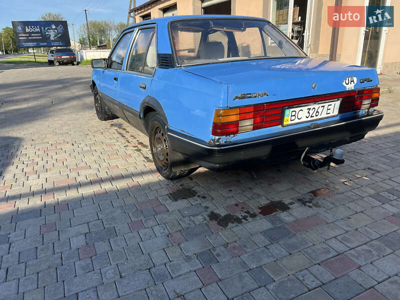 Седан Opel Ascona 1983 в Самборе