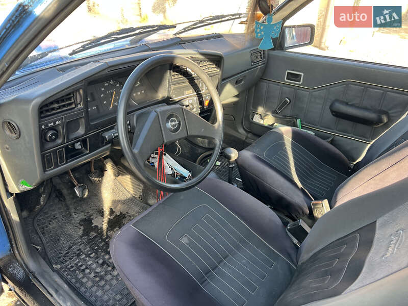 Седан Opel Ascona 1983 в Самборе