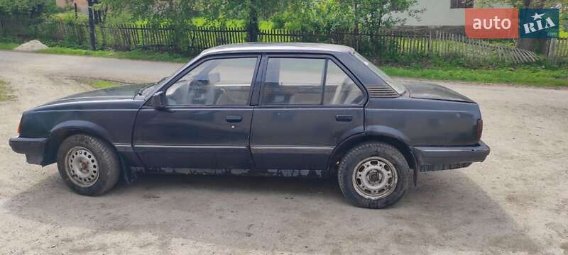 Седан Opel Ascona 1988 в Монастыриске
