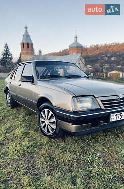 Хетчбек Opel Ascona 1986 в Могилів-Подільському