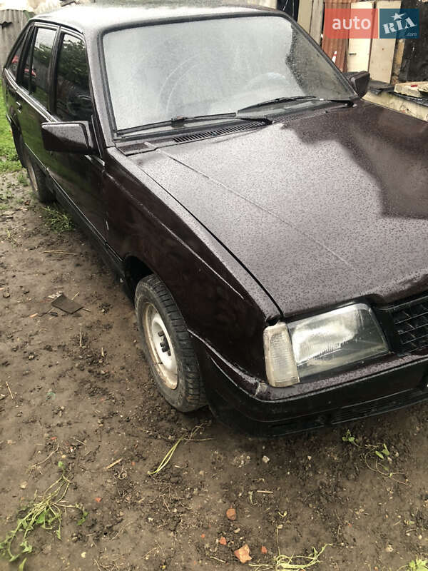 Хетчбек Opel Ascona 1986 в Володимирі