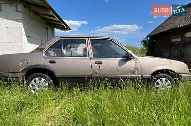 Седан Opel Ascona 1986 в Луцьку