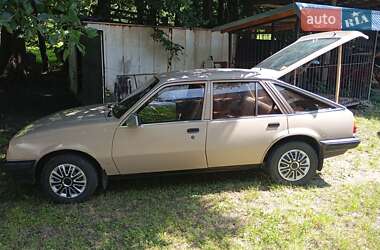 Хэтчбек Opel Ascona 1985 в 