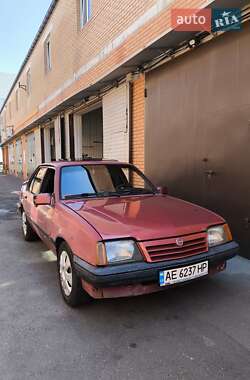 Седан Opel Ascona 1987 в Киеве