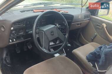 Хэтчбек Opel Ascona 1986 в 