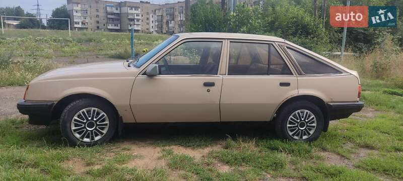 Хэтчбек Opel Ascona 1986 в Черновцах