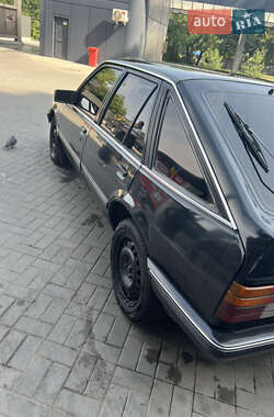 Хэтчбек Opel Ascona 1986 в 