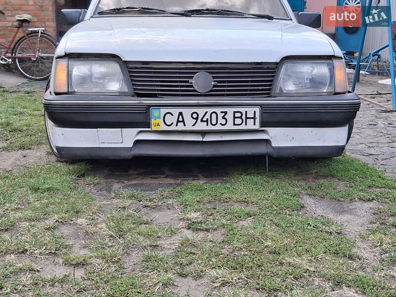 Купе Opel Ascona 1983 в Городище