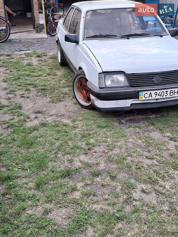 Купе Opel Ascona 1983 в Городище