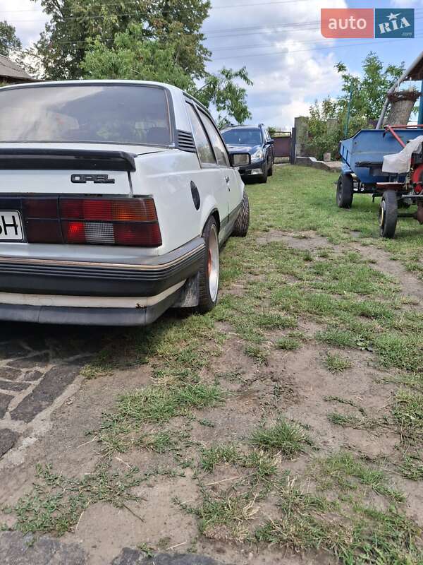 Купе Opel Ascona 1983 в Городище