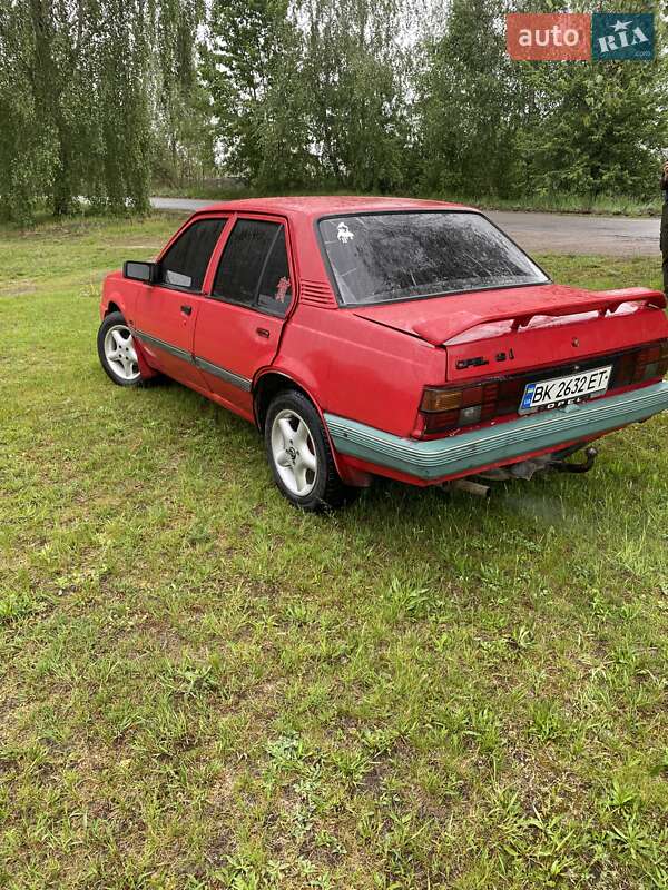 Седан Opel Ascona 1988 в Рокитном фото 3 Седан Opel Ascona 1988 в Рокитном